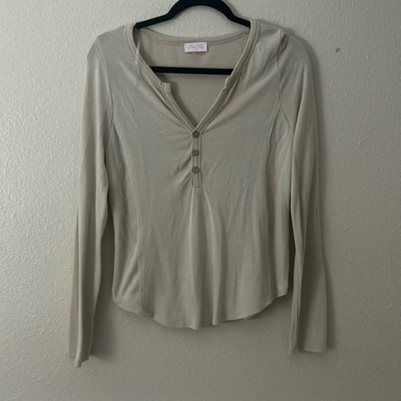 Pink Lily Tops - NWOT PINK LILY boutique tan Henley long sleeve tshirt